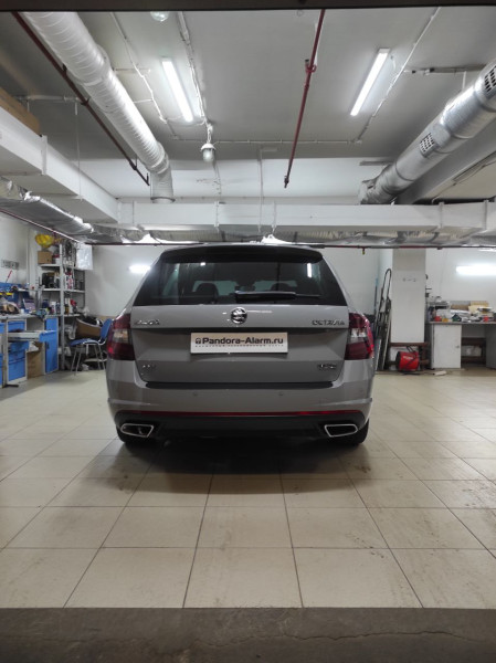 Skoda Octavia RS установка Pandora DXL 4710, радиореле и замка капота