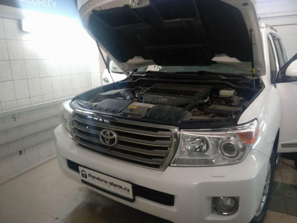 Toyota Land Cruiser 200 установка Pandect X-3110